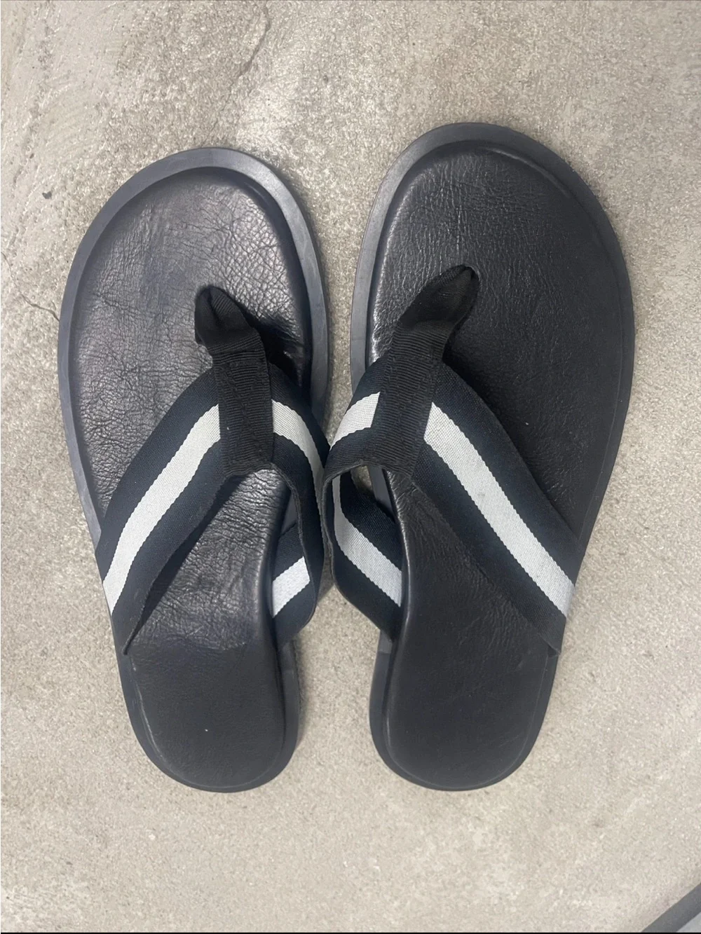 Black Flip Flop Sandals with White Stripes Sz 11